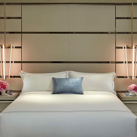 Crown Towers Sydney 호텔 외부 사진 A bedroom at The Ritz-Carlton, Dubai