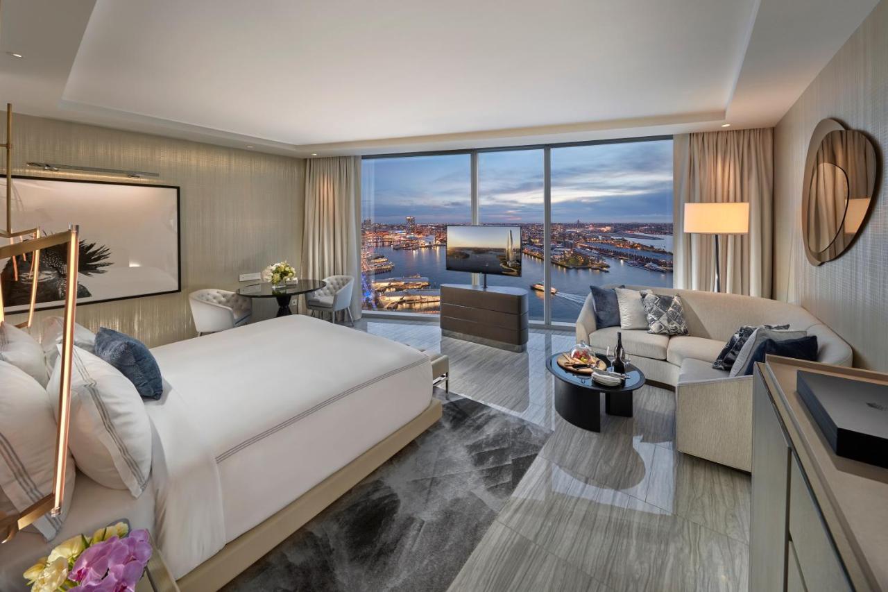Crown Towers Sydney 호텔 외부 사진 A guest room at the Four Seasons Hotel